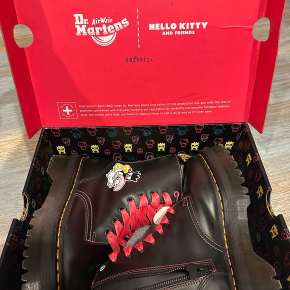 Hello kitty doc martens - Picture 10 of 10